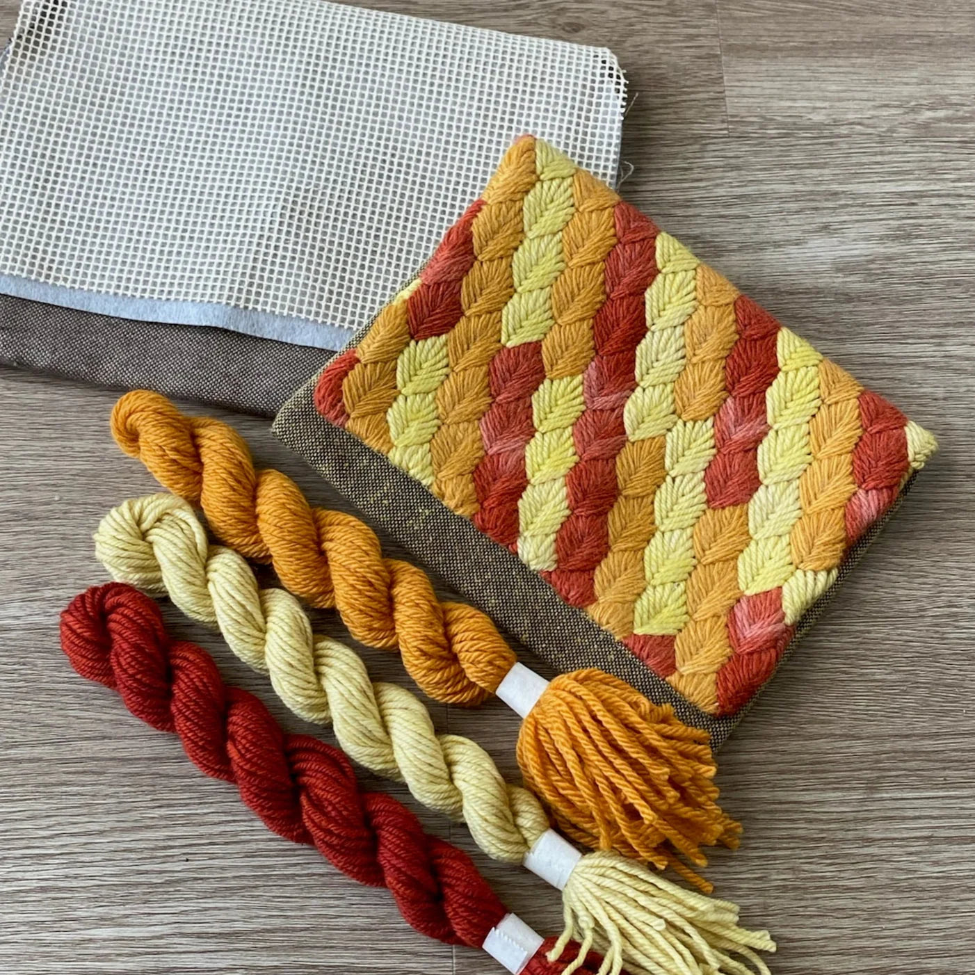 Canvas embroidery kit - Leaves Bag