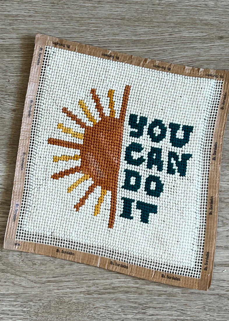 Kit de bordado sobre cañamazo | You can do it! - detalle