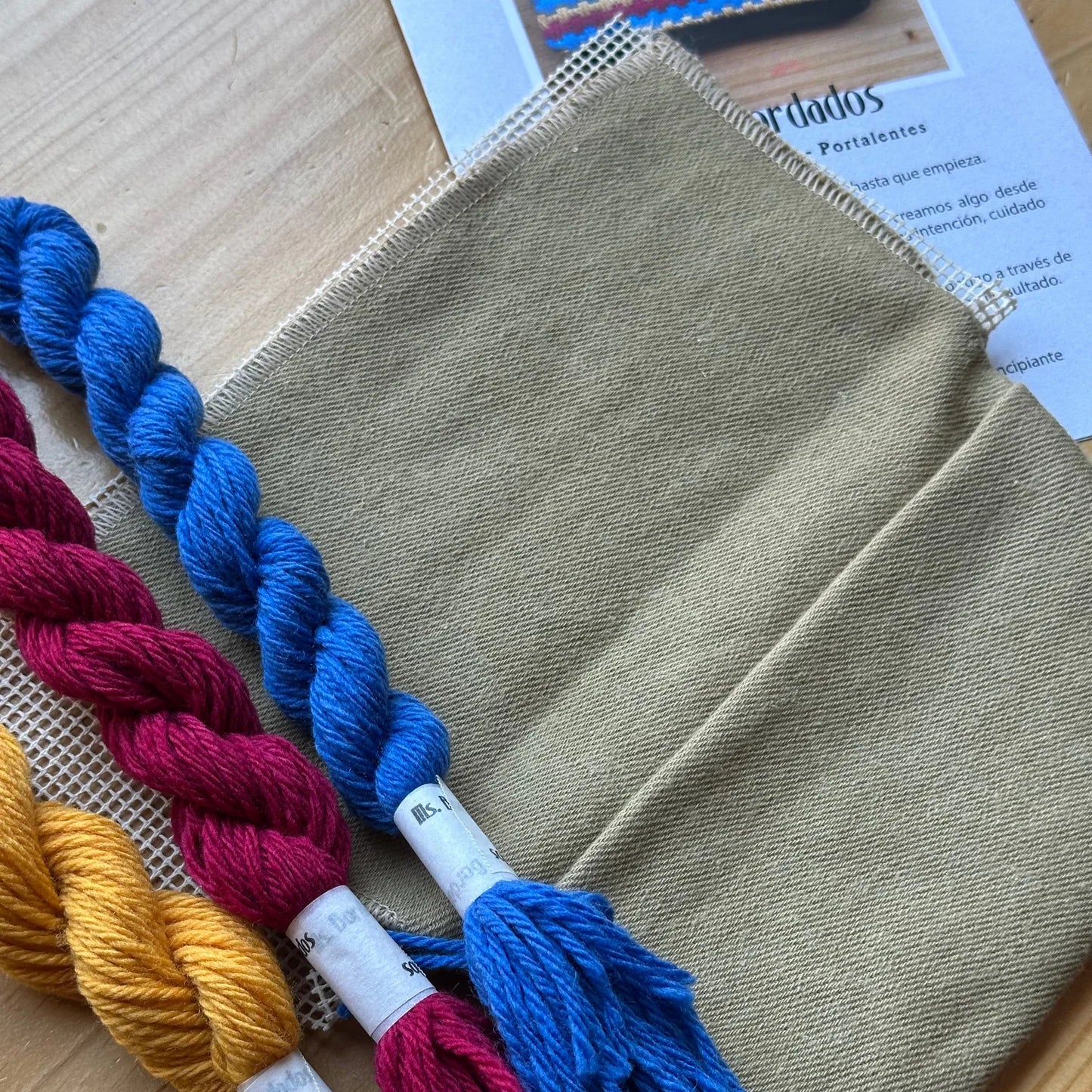 Canvas embroidery kit - Miramar Sunglasses Case - detalle