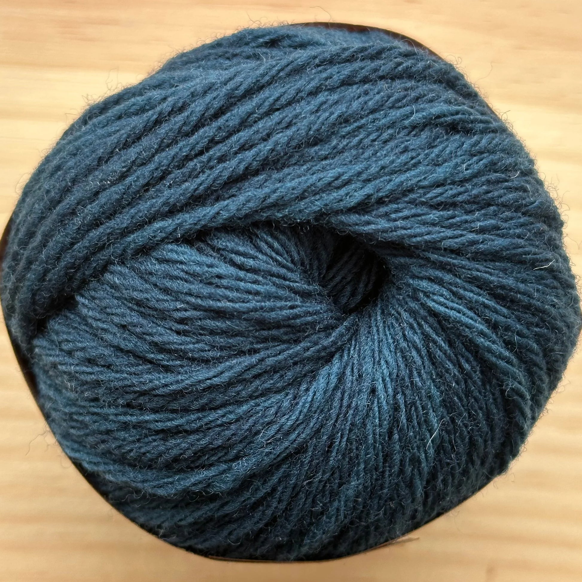 Ovillo de Lana 100% Española - Azul de Prussia #31 - Ms. Bordados