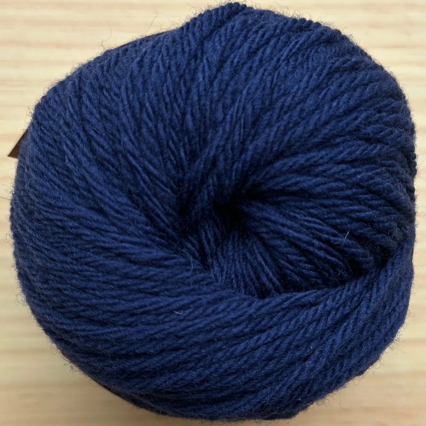 Ovillo de Lana 100% Española - Azul marino - detalle