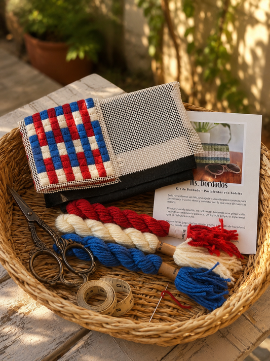 Kit de bordado en cañamazo - Bolsito Cleo Nacional - Ms. Bordados