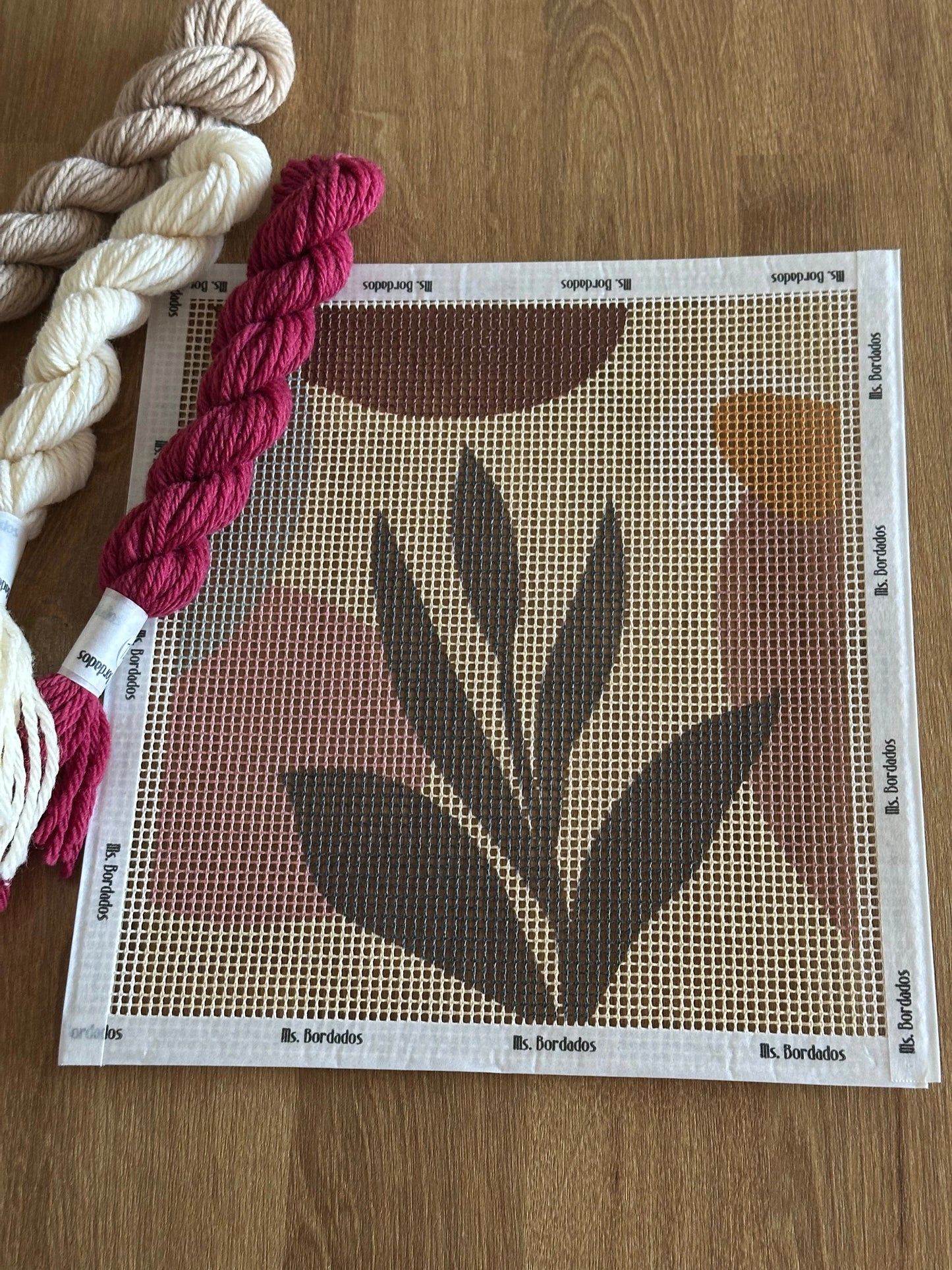 Kit de bordado sobre cañamazo | Montpelier - Ms. Bordados