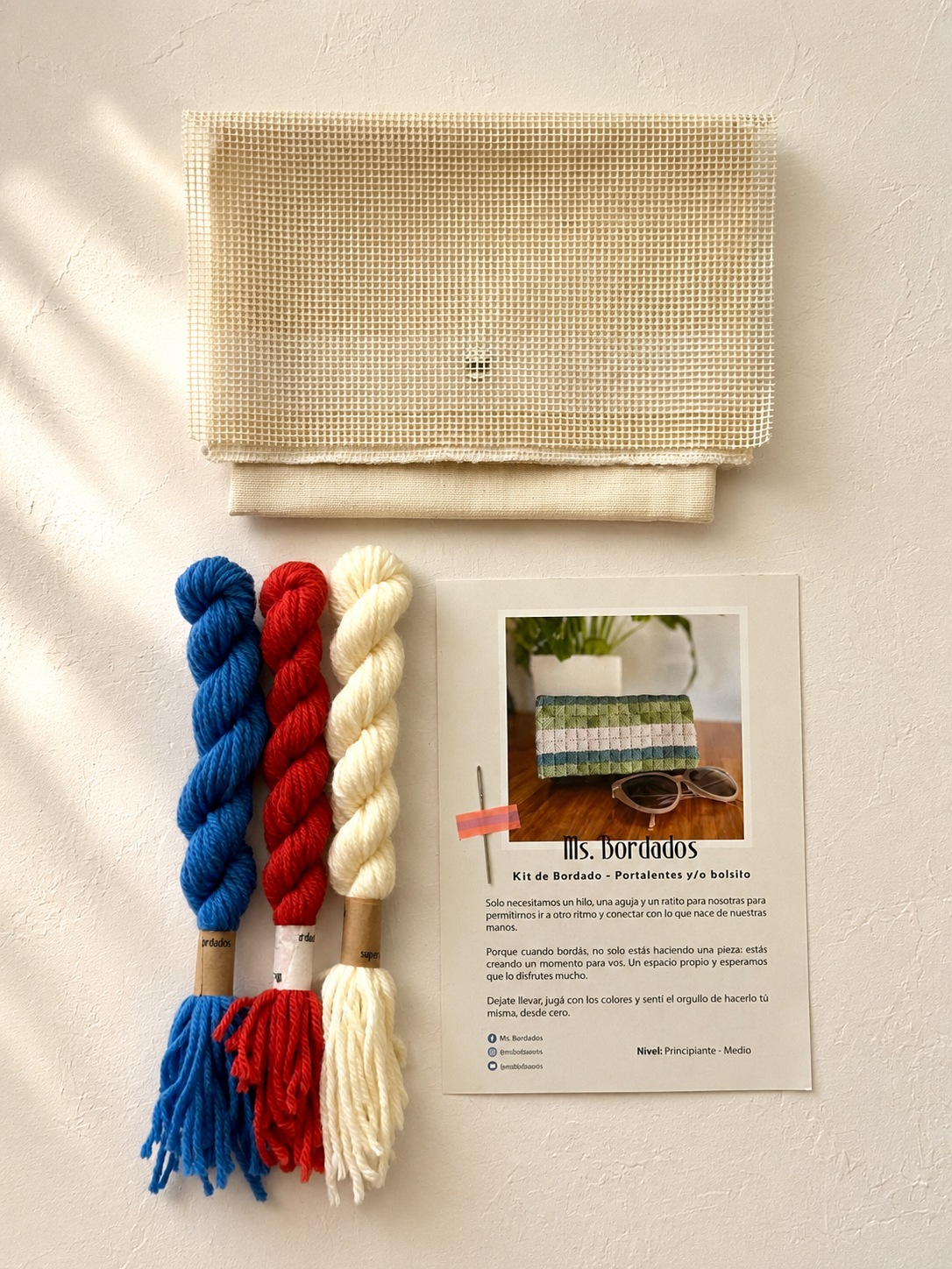Kit de bordado en cañamazo - Bolsito Cleo Nacional - Ms. Bordados