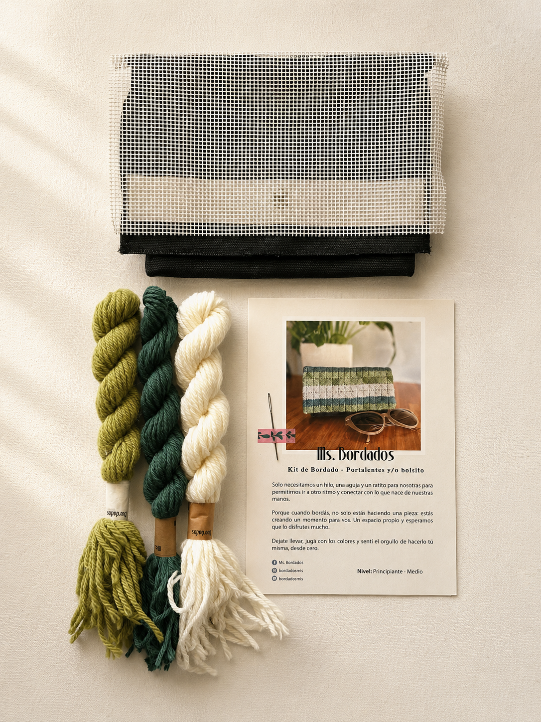 Kit de bordado en cañamazo - Bolsito Cleo Selva - Ms. Bordados