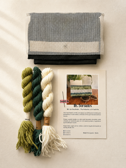 Kit de bordado en cañamazo - Bolsito Cleo Selva - Ms. Bordados