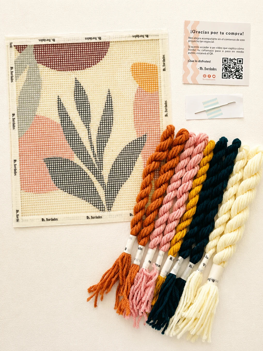Kit de bordado sobre cañamazo Montpelier con cañamazo impreso y lanas - Ms. Bordados