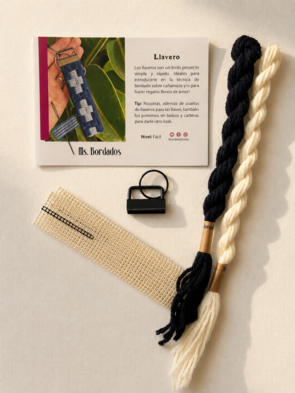 Kit de bordado - Llavero Cruces Black & White