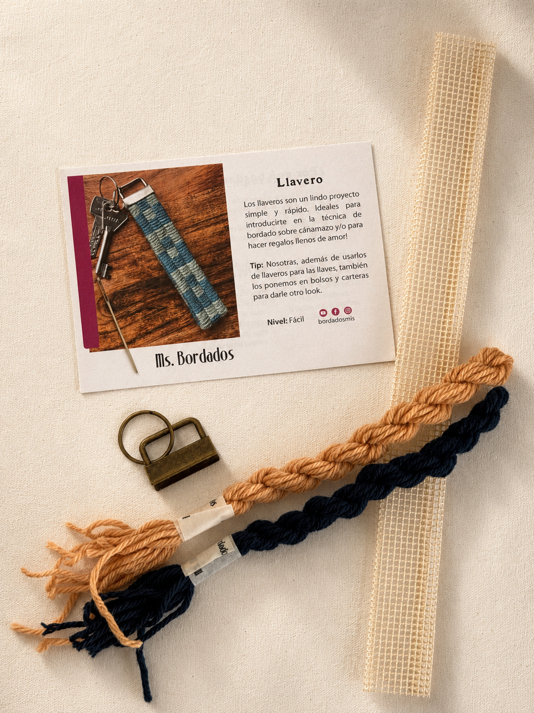 Canvas embroidery kit - Cubos Cute Keyring