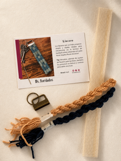 Canvas embroidery kit - Cubos Cute Keyring