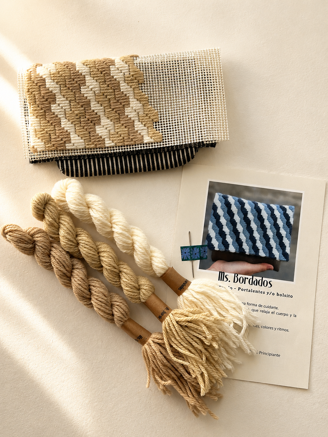 Kit de bordado en cañamazo - Portalentes Rayado Pez Arena - Ms. Bordados