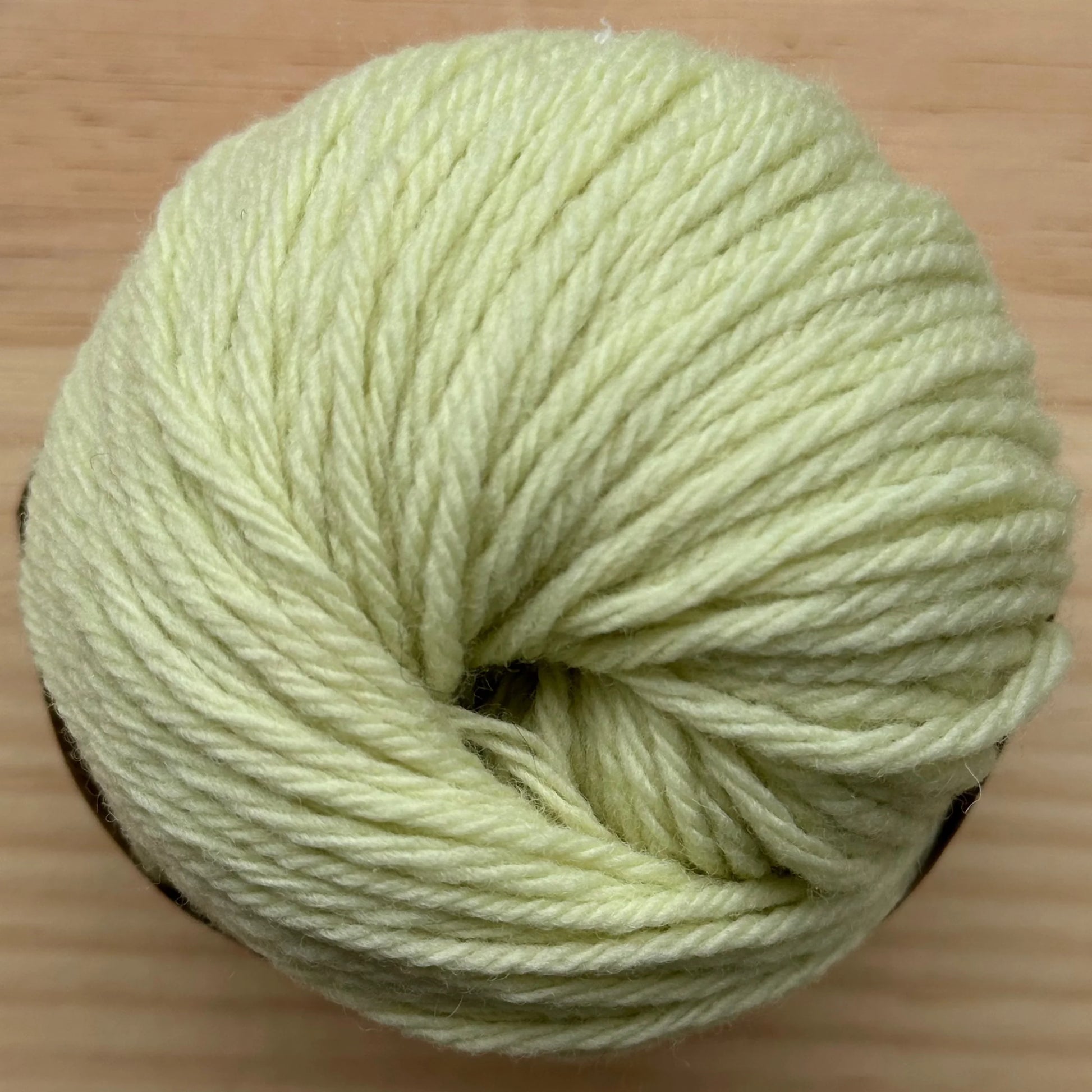 Ovillo de Lana 100% Española - Verde lima - detalle