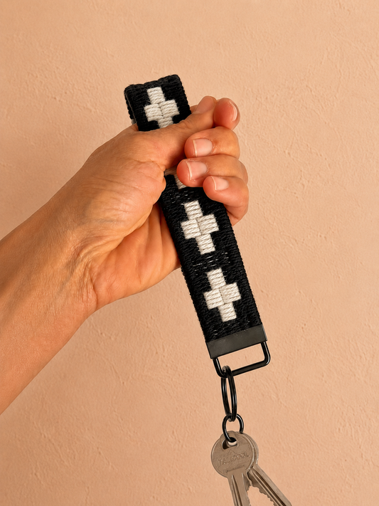 Kit de bordado - Llavero Cruces Black & White