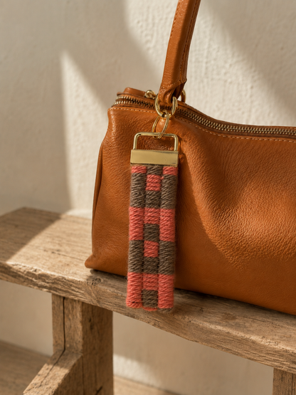 Canvas embroidery kit - Cubos Coral and Camel Keyring