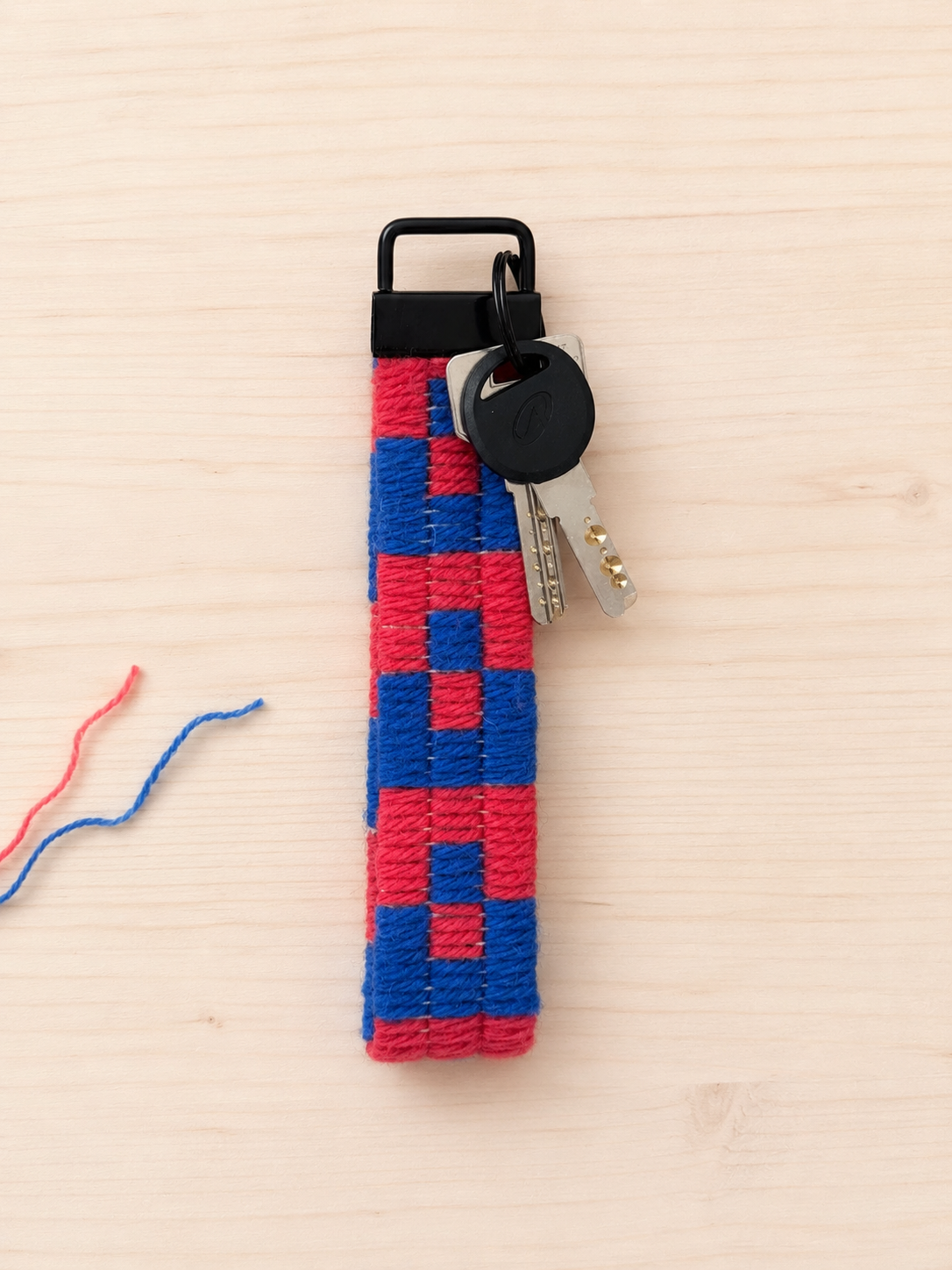 Canvas embroidery kit - Cubos Eléctrico Keyring
