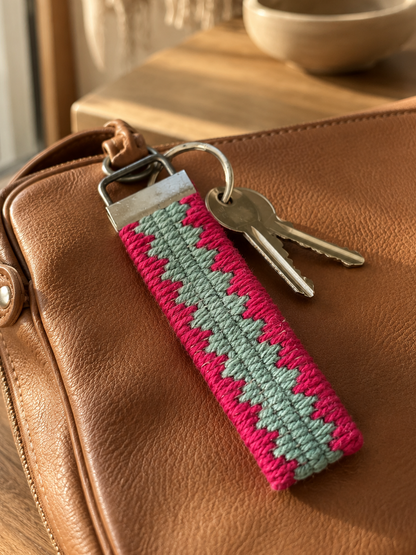 Canvas embroidery kit - Pyramid Flor Keyring
