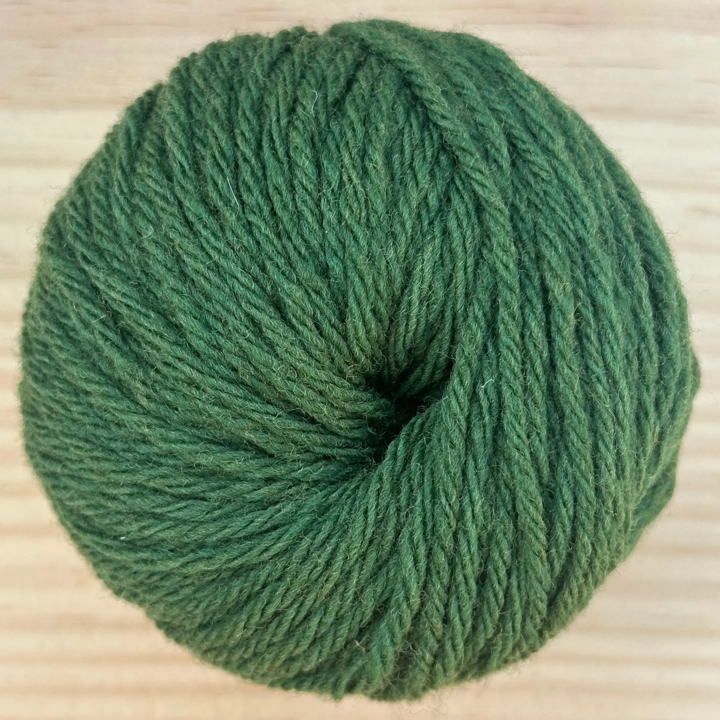 Ovillo de Lana 100% Española - Verde forestal - detalle